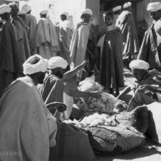 portrait de marchands de laine dans un souk