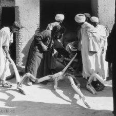 photo d'une vente de soc de charue dans un souk