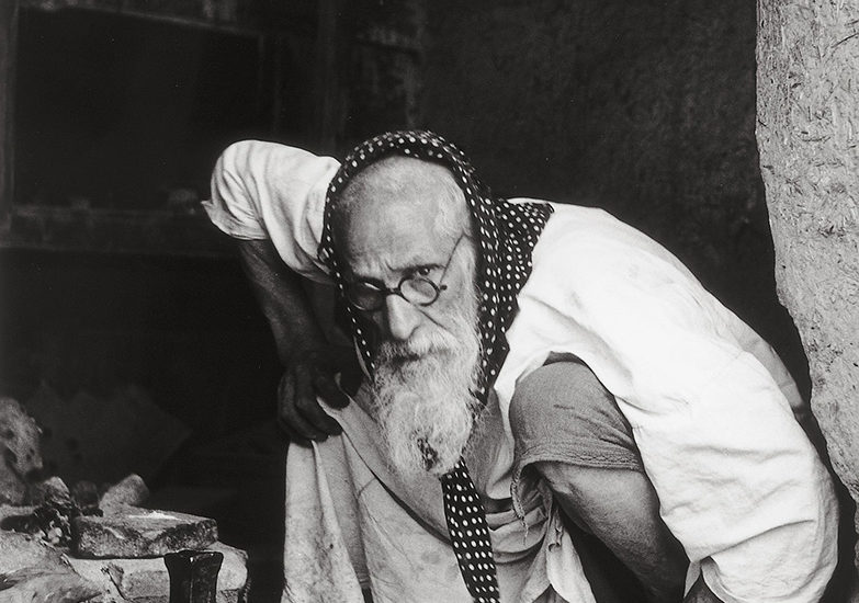 portrait portrait d'un artisan juif barbu sur le point de se lever