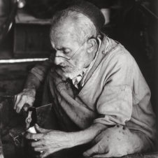 portrait d&amp;amp;amp;amp;amp;amp;#039;un artisan juif travallant au marteau