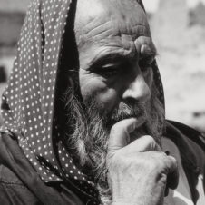 portrait d'un vieil homme juif entrain de lire